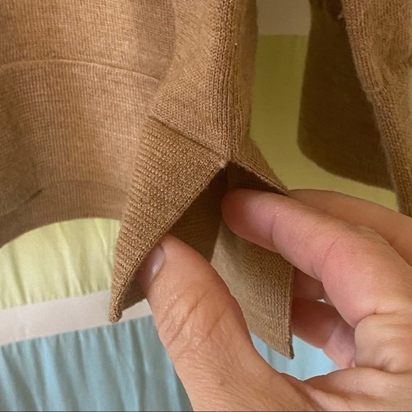 J Crew Merino Wool Caramel V-Neck Sweater Sz XS - Picture 4 of 9